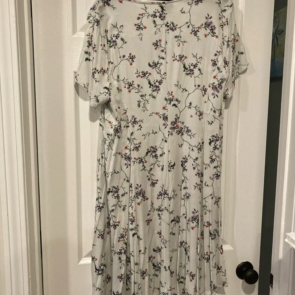 Floral Print Torrid NWT Light Gray Button Front Women's Midi Dress 2X - Picture 5 of 6